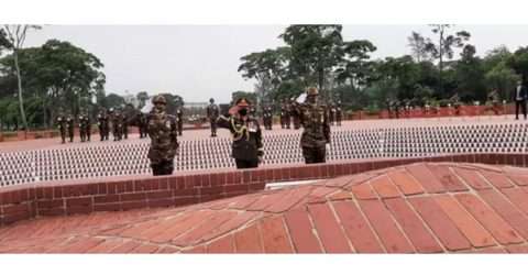 জাতীয় স্মৃতিসৌধে নতুন সেনাপ্রধানের শ্রদ্ধা