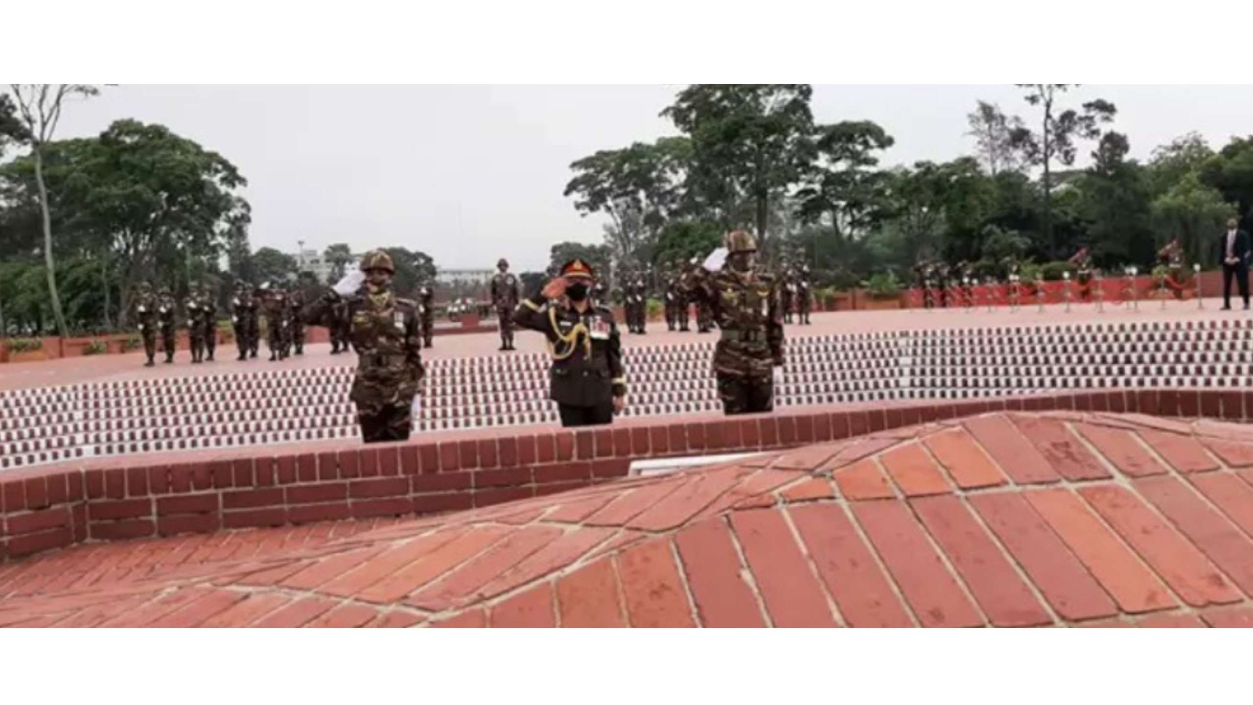 জাতীয় স্মৃতিসৌধে নতুন সেনাপ্রধানের শ্রদ্ধা