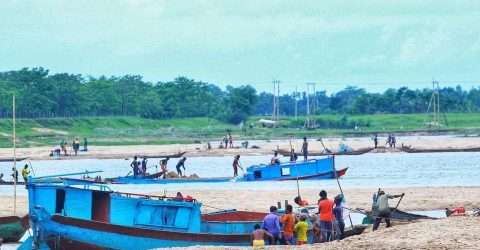 মাহারাম নদীর মুখ থেকে বালি উত্তোলনের পায়তারা, হুমকির মুখে অর্ধশত গ্রাম