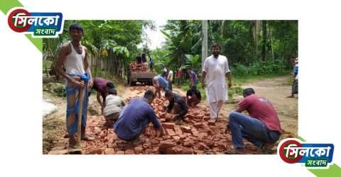 জৈন্তাপুরে জাহাঙ্গীর আলমের উদ্যোগে রাস্তা সংস্কার