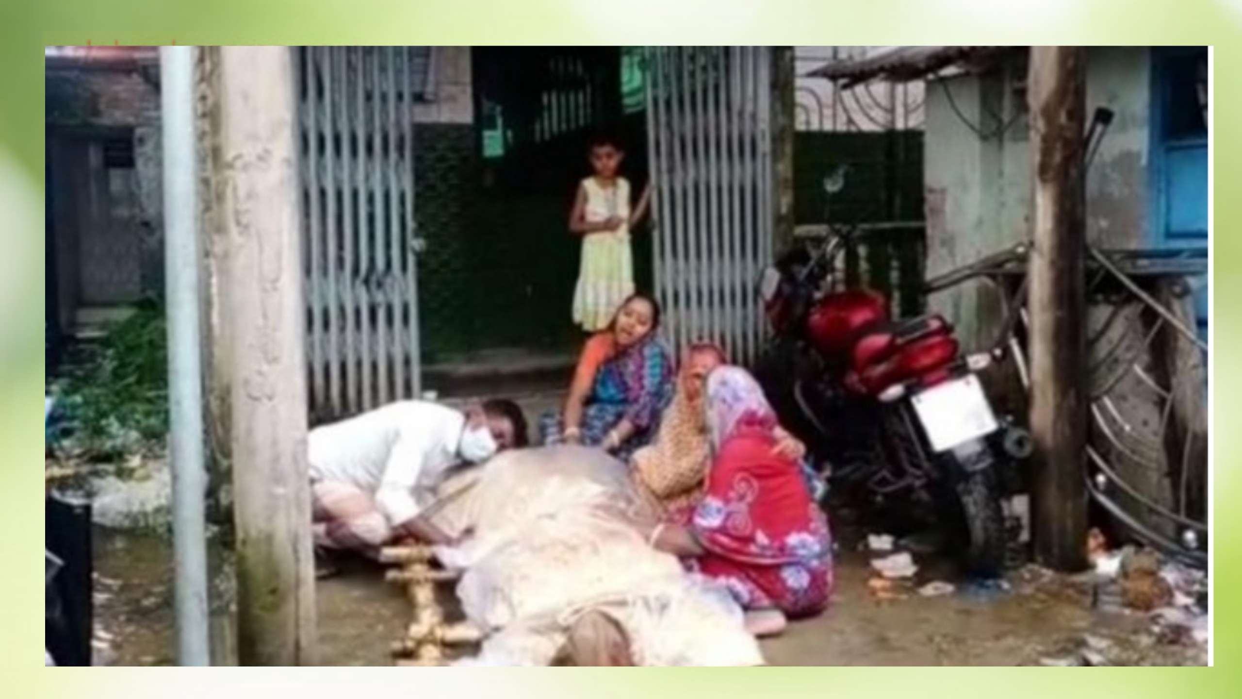 দেনাদারের ঘরের দরজায় পাওনাদারের লাশ রেখে প্রতিবাদ