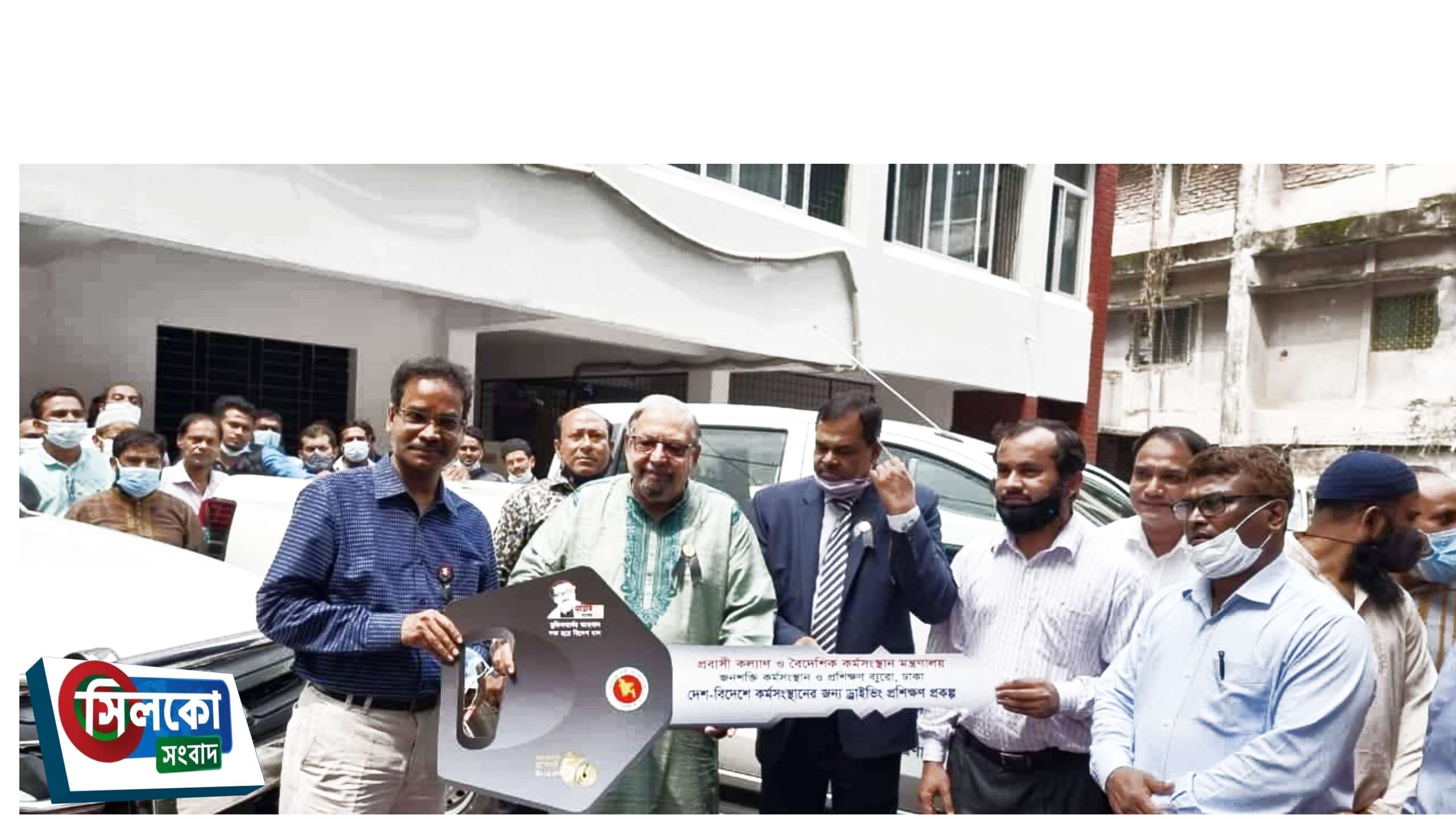 বিদেশ ফেরত কর্মীদের আর্থসামাজিকভাবে পুনর্বাসনের উদ্যোগ নিয়েছে সরকার, প্রবাসী কল্যাণ মন্ত্রী
