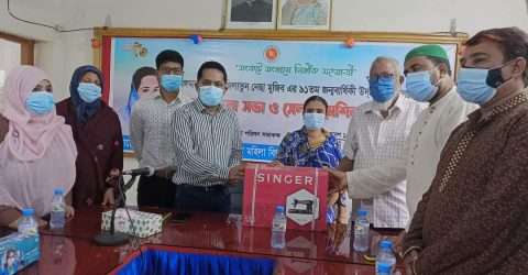 কোম্পানীগঞ্জে বঙ্গমাতা ফজিলাতুন্নেছার জন্মদিনে সেলাই মেশিন বিতরণ