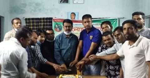 ছাতকে স্বেচ্ছাসেবকদলের প্রতিষ্ঠাবার্ষিকীতে কেক কাটলেন সাবেক এমপি মিলন