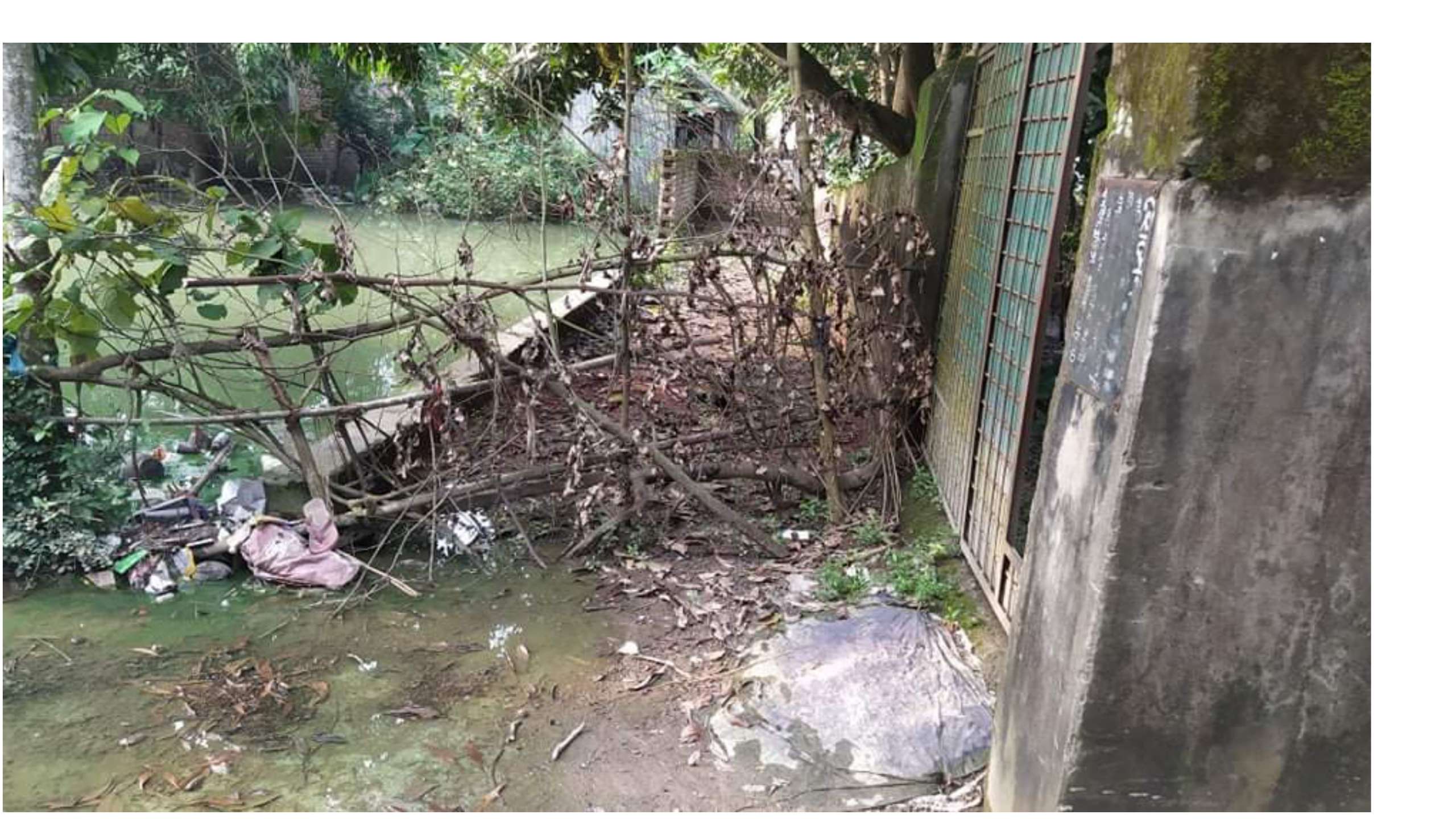 বুড়িচংয়ে প্রভাবখাটিয়ে রাস্তা বন্ধ