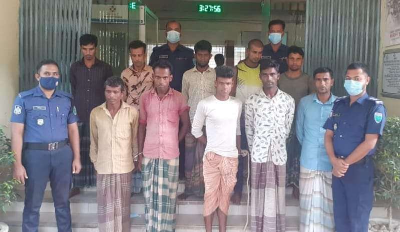 জুয়া-আশ্রম ইছাকলসে পুলিশ অভিযান, ১০ জুয়ারী আটক