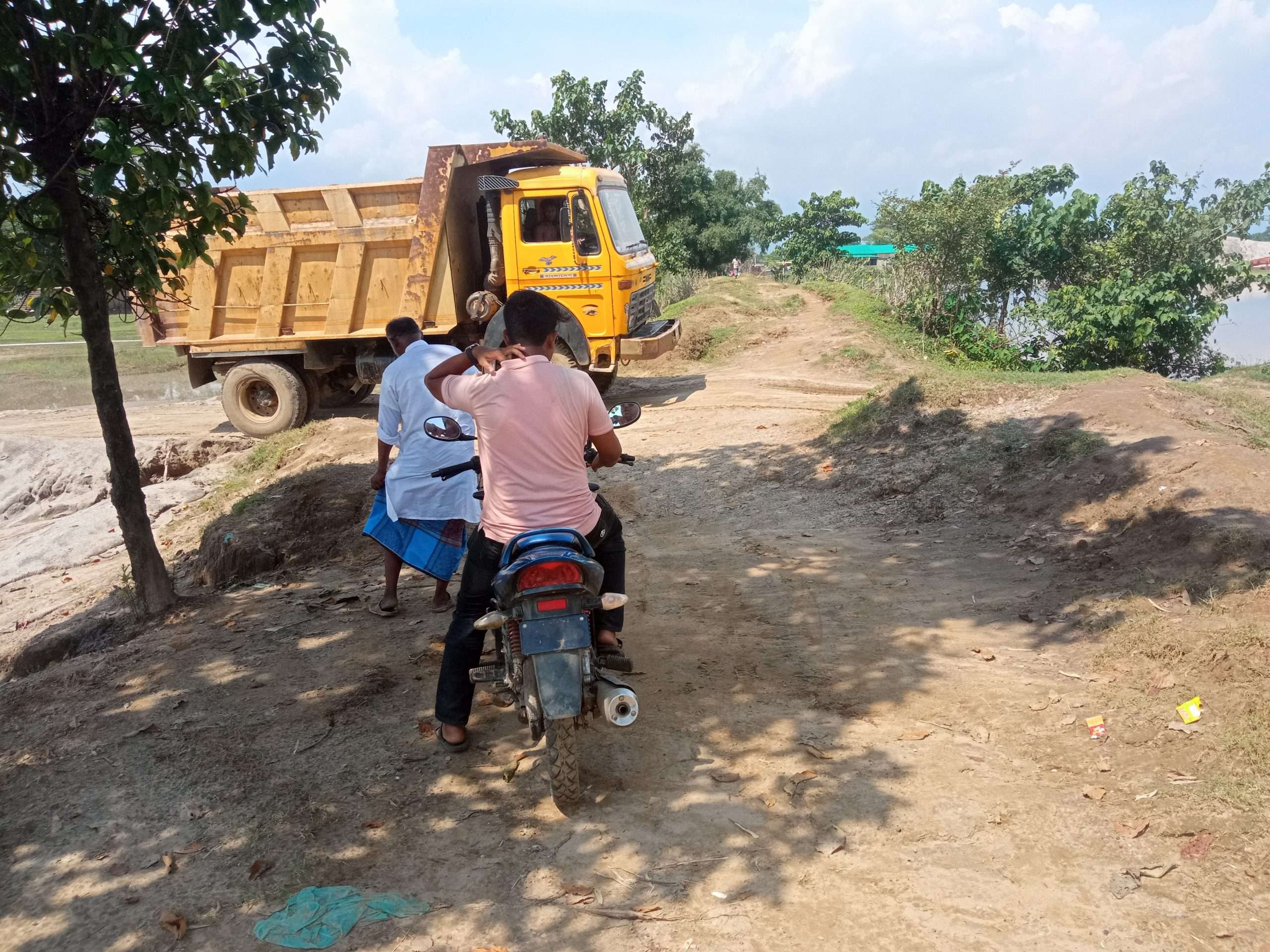 অবহেলায় মোড়ানো “শিলেরভাঙ্গা রাস্তা”