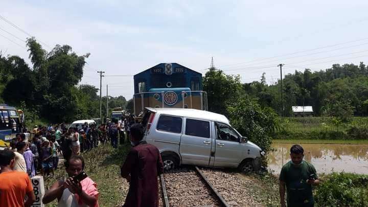 কুলাউড়ায় আন্তঃনগর পারাবত ও নোহার সংঘর্ষ: নিহত ৩