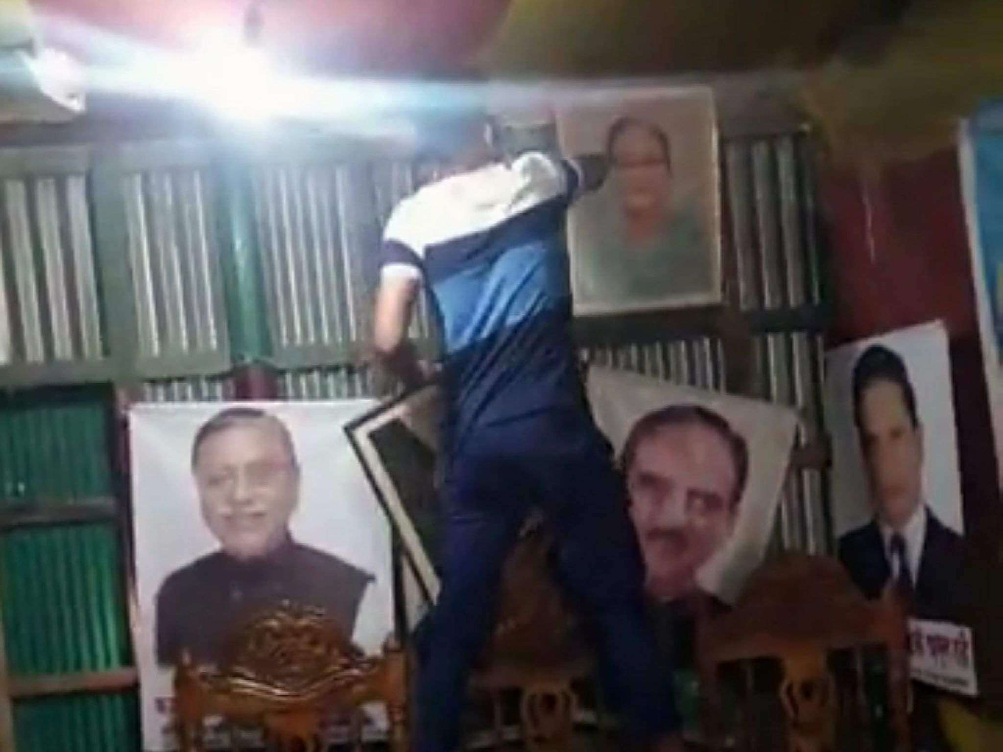 কুমিল্লায় নৌকা প্রতিক না পাওয়ায় আওয়ামীলীগ অফিস ভাংচুর
