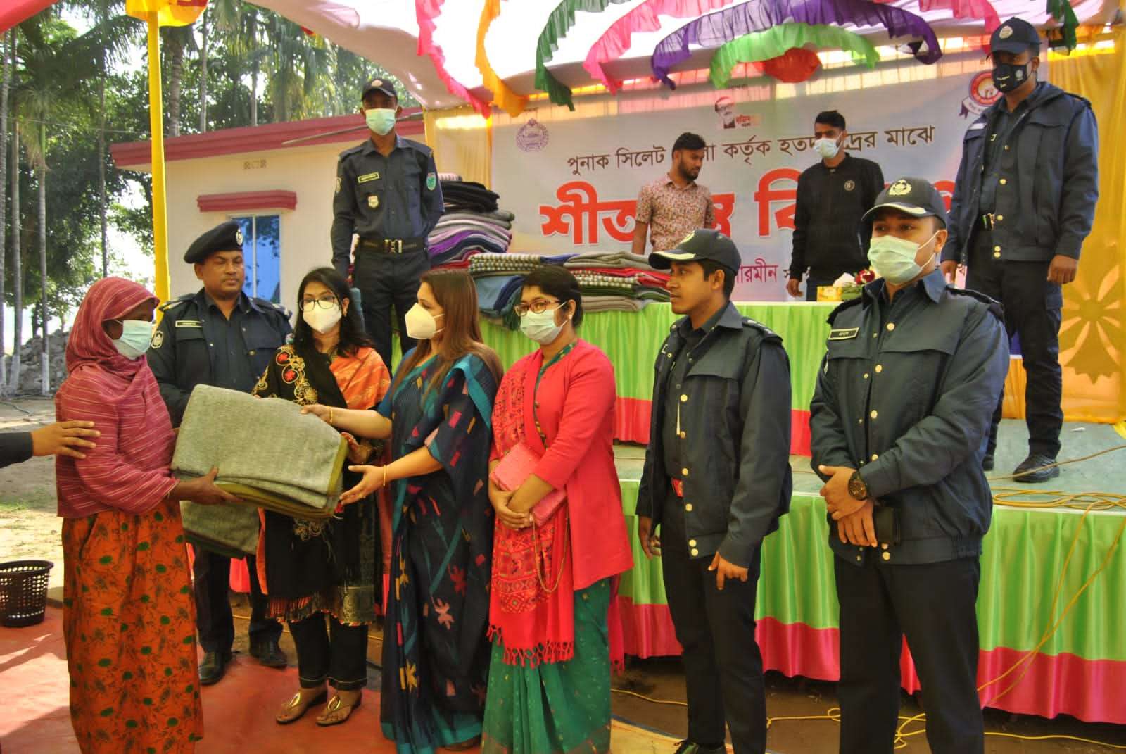 কোম্পানীগঞ্জে পাঁচ শত শীতার্তকে পুলিশ নারী কল্যাণ সমিতির কম্বল উপহার