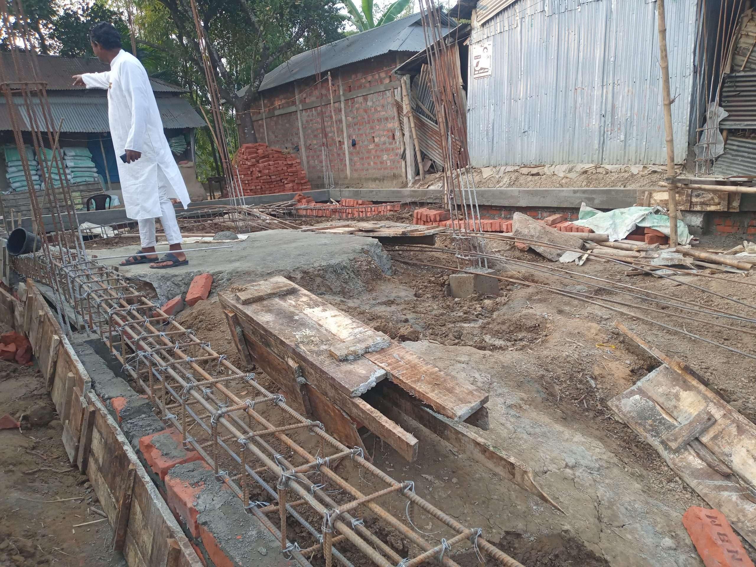 দোয়ারাবাজারে বসতঘর নির্মাণে বাধা: নিরাপত্তাহীনতায় কৃষক পরিবার