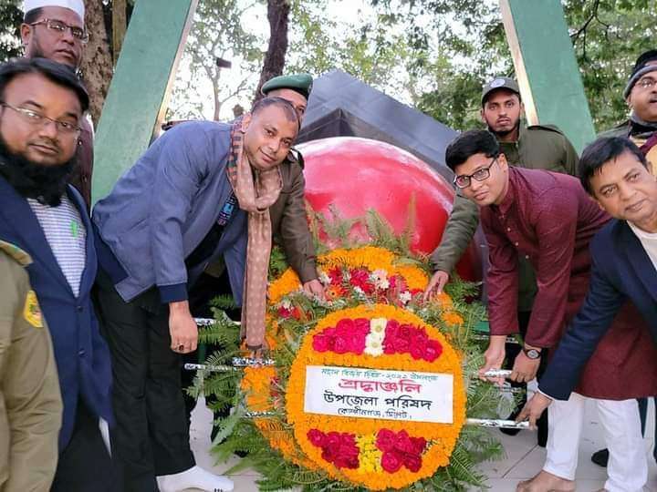 ফুলেল শ্রদ্ধাপ্রাপ্ত কোম্পানীগঞ্জ কেন্দ্রীয় শহীদ মিনার