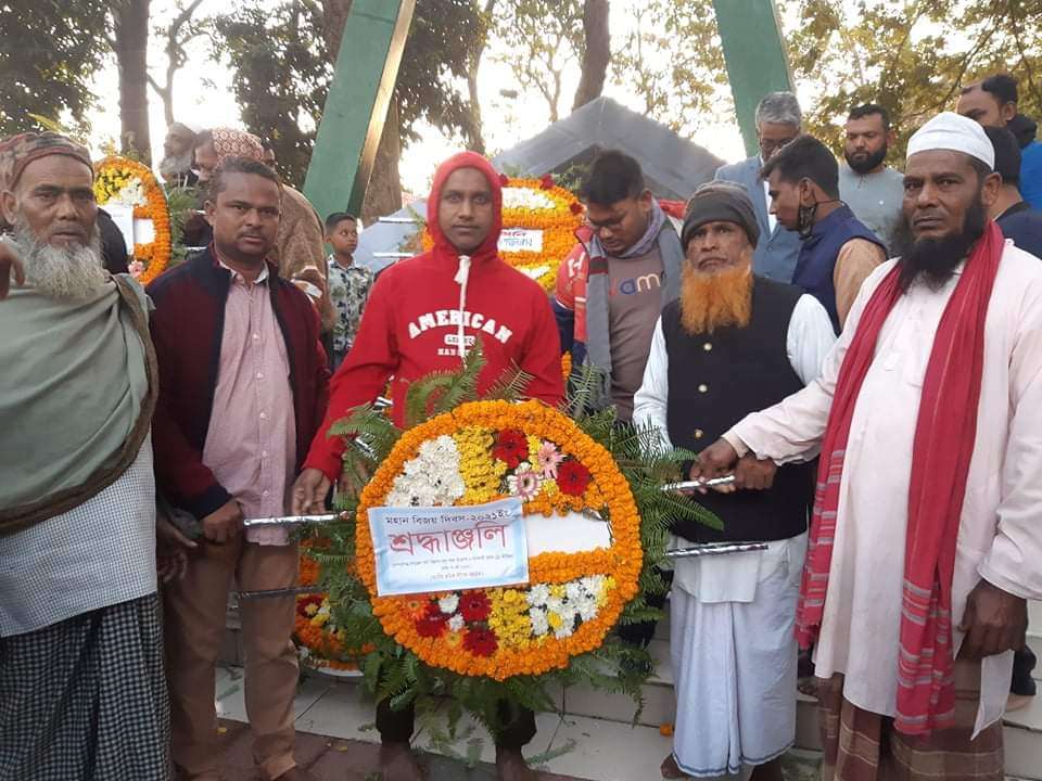 কোম্পানীগঞ্জ শ্রমিক ট্রেড ইউনিয়নের নেতৃবৃন্দ কতৃক শহীদ মিনারে পুষ্পস্তবক অর্পণ