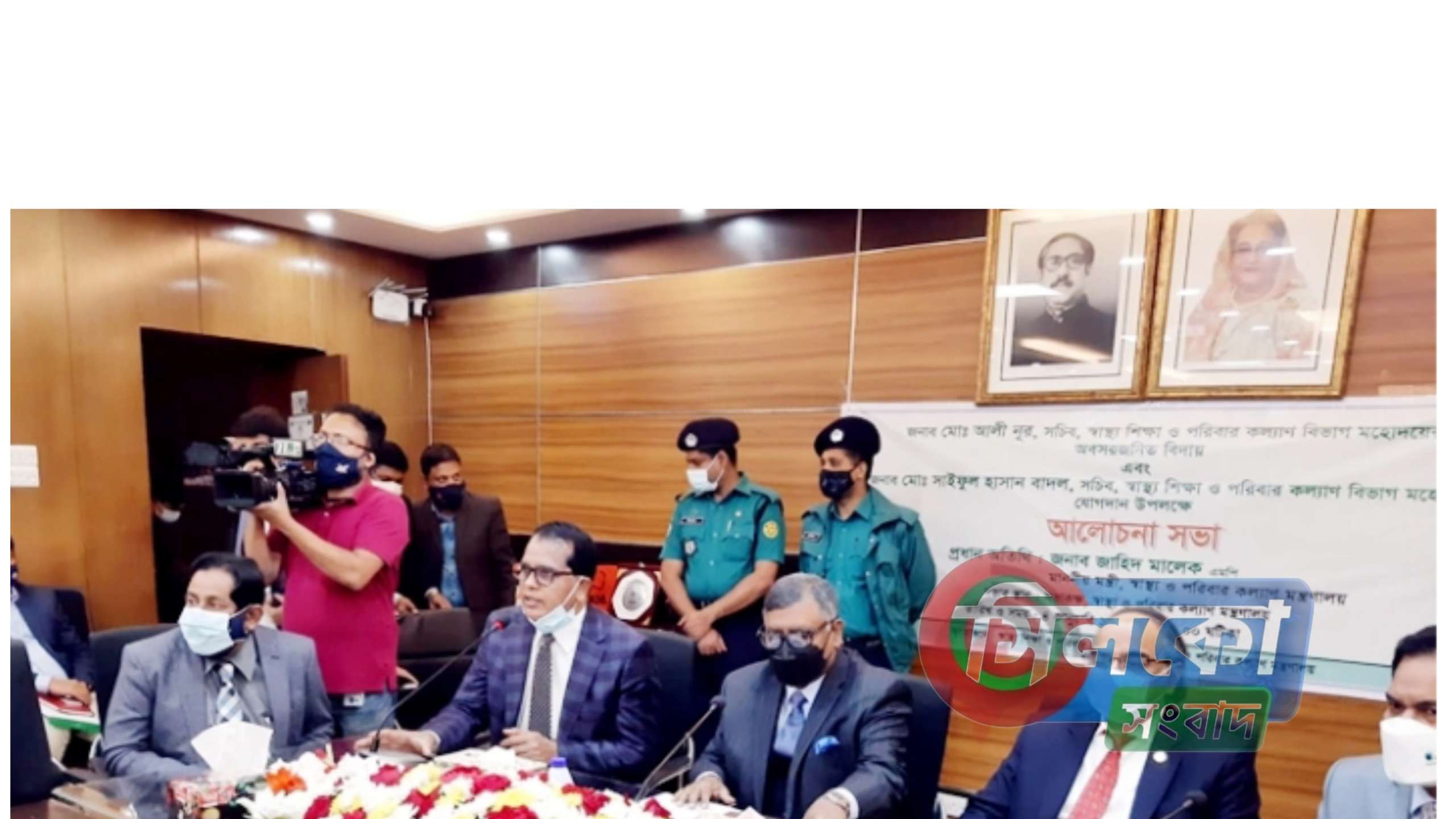ওমিক্রন মোকাবিলায় গণপরিবহনে বিধিনিষেধ আসছে