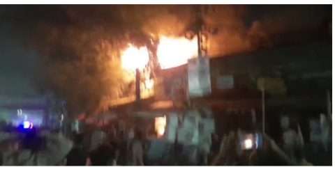 ঢাকার নীলক্ষেতে বইয়ের মার্কেটে আগুন