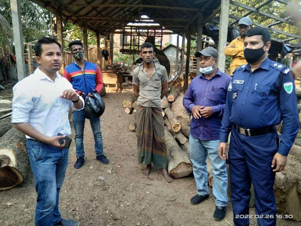 দোয়ারাবাজারে অবৈধ ‘স’ মিলে মোবাইল কোর্ট অভিযান : ৫ ব্যবসায়ীকে জরিমানা