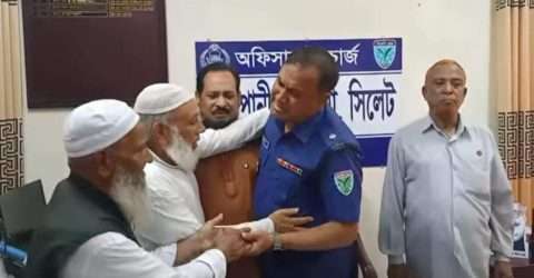 ওসি নজরুল কাদলেন অন্যকেও কাদালেন