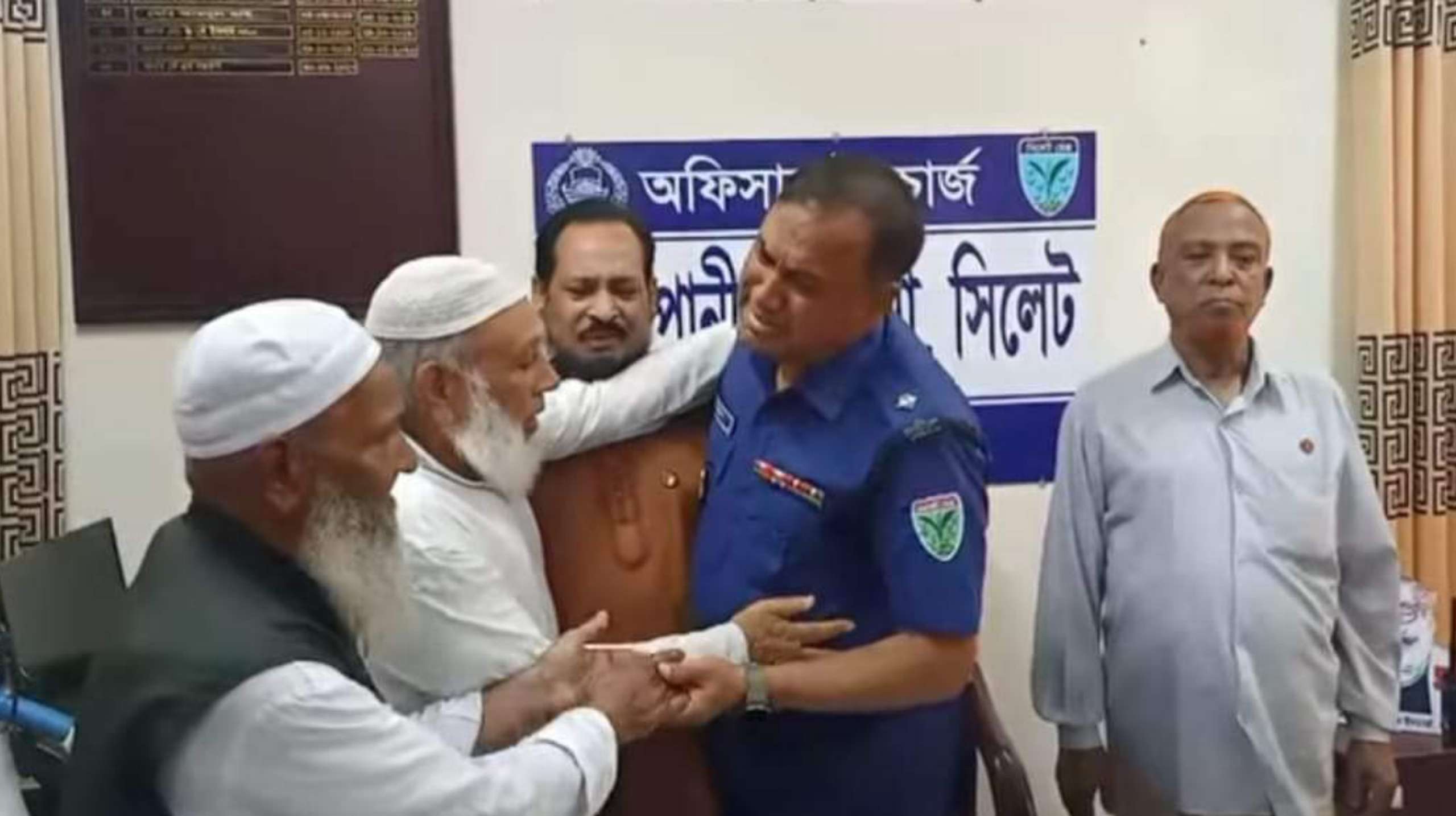 ওসি নজরুল কাদলেন অন্যকেও কাদালেন