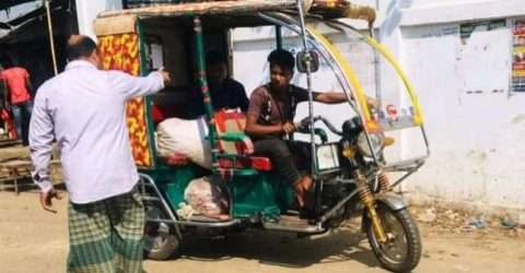 দোয়ারাবাজারে শিশু-কিশোরদের হাতে ব্যাটারি চালিত অটোরিকশা