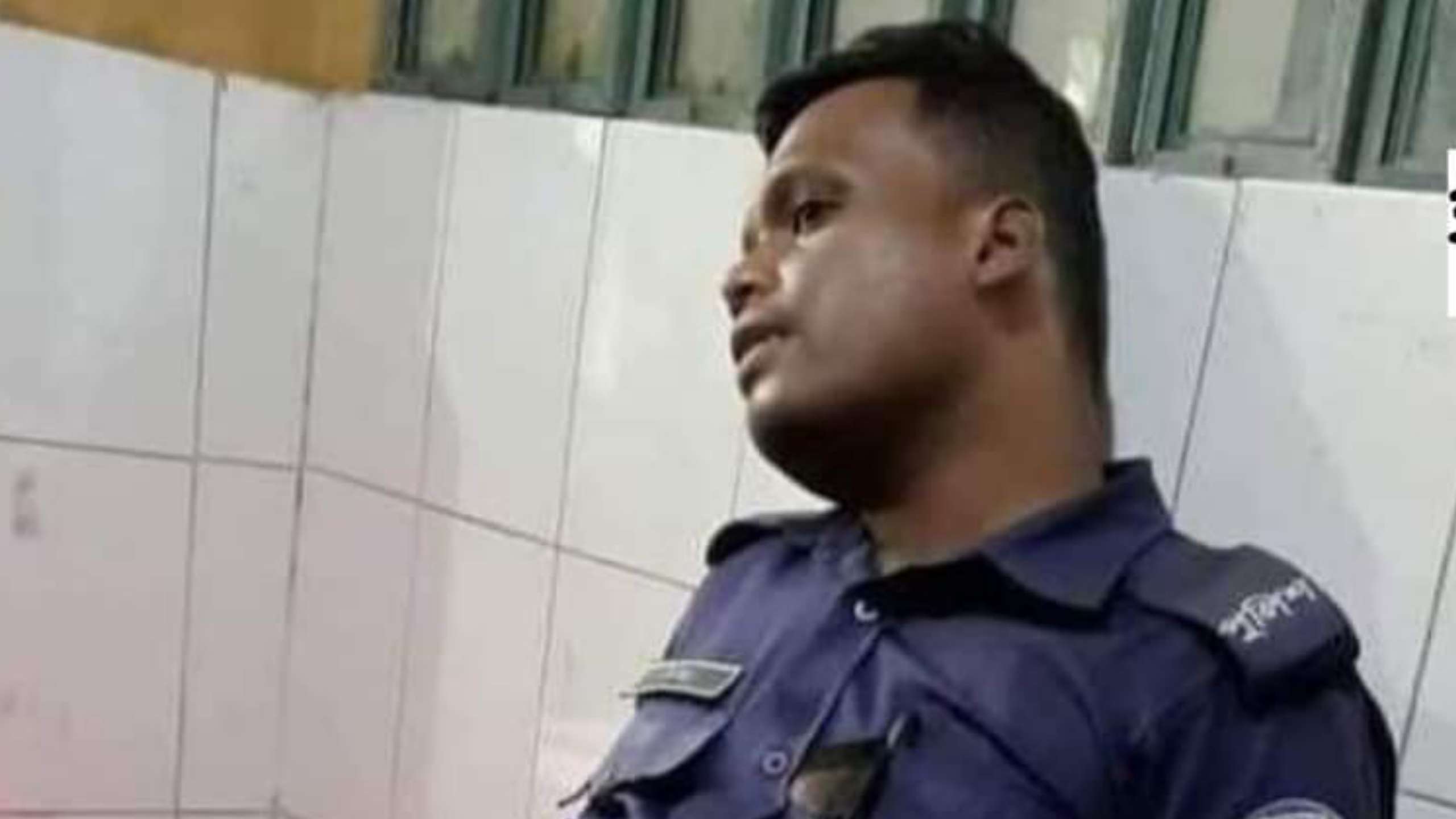 আসামীর দায়ের কোপে পুলিশ কনস্টেবলের বিচ্ছিন্ন হাতের কব্জী সংযোজিত