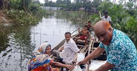 সাতশত বন্যা আক্রান্ত পরিবারকে ত্রাণ দিলেন কোম্পানীগঞ্জ প্রবাসী উন্নয়ন পরিষদ