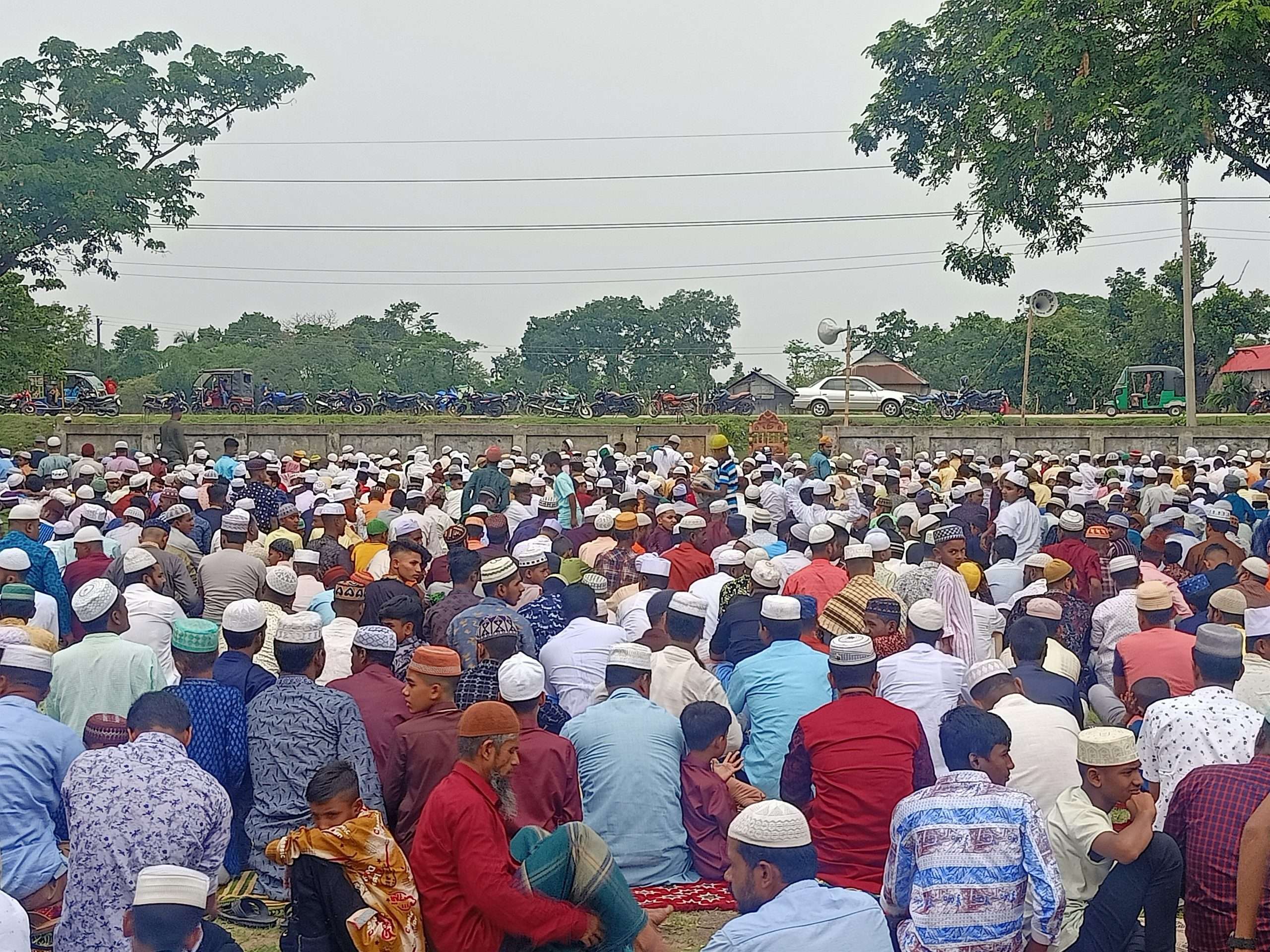 দুই বছর পর মুসুল্লিতে পরিপূর্ণ ইসলামপুর শাহী ঈদগাহ ময়দান