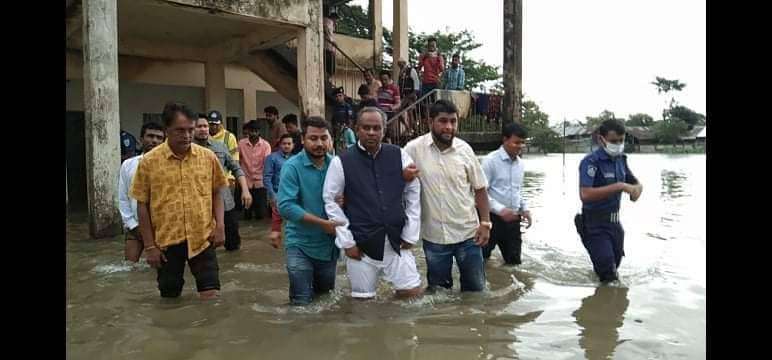 সুরমা ও দোয়ারাবাজার সদর ইউনিয়নে ত্রানসামগ্রী বিতরণ করা হয়েছে