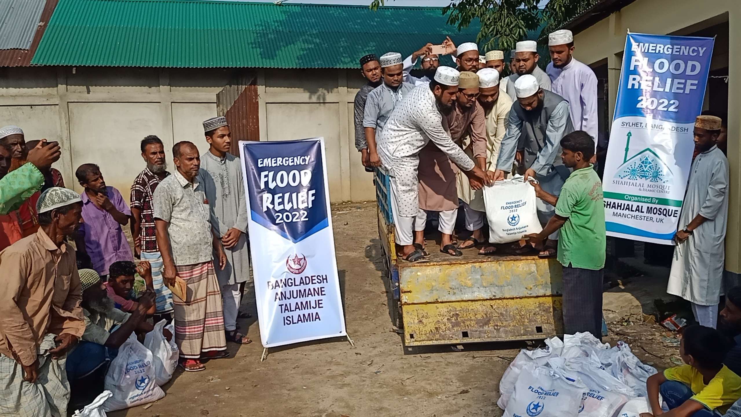 বন্যায় ক্ষতিগ্রস্ত মানুষের পাশে তালামীযে ইসলামিয়া