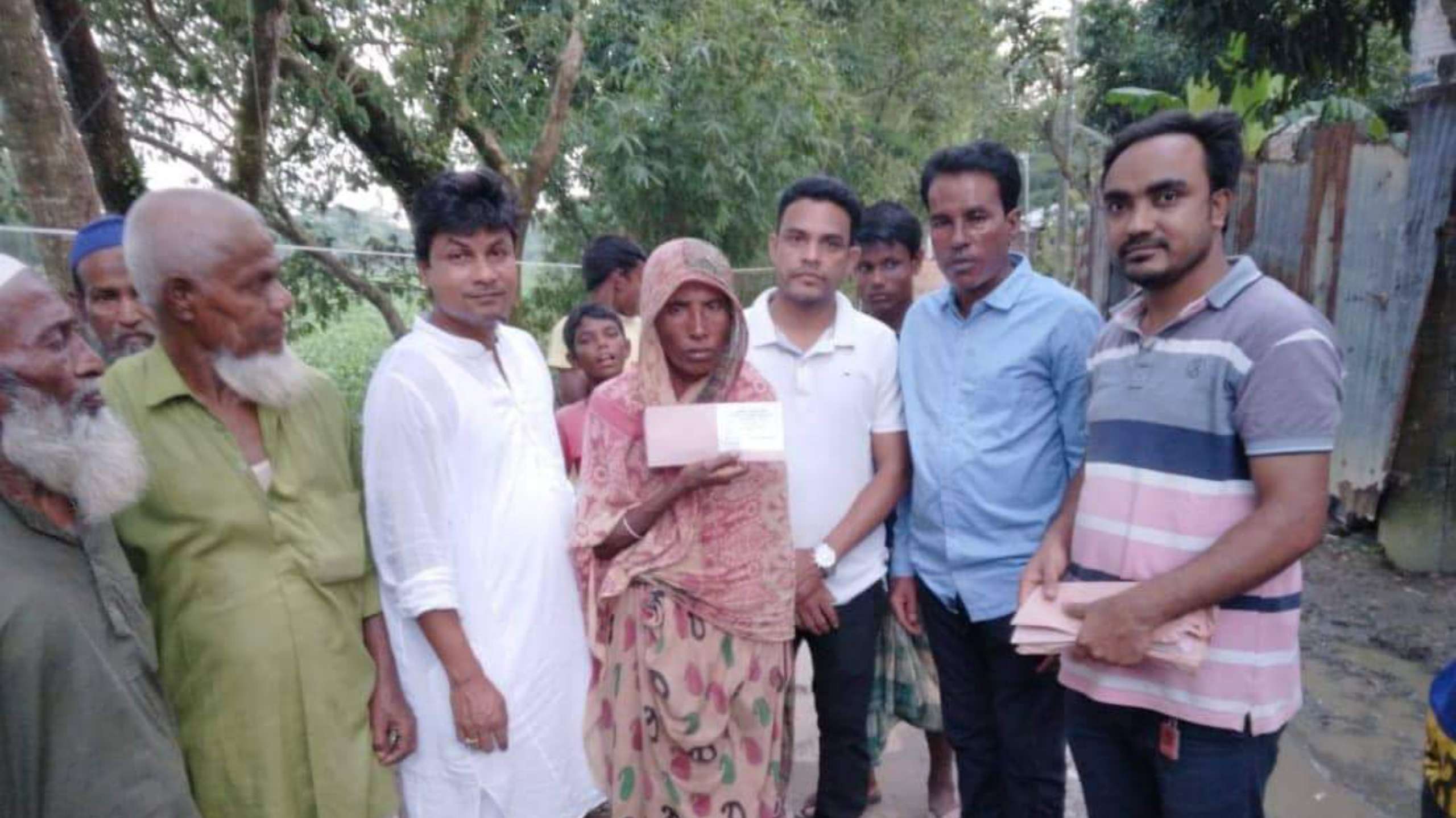 জৈন্তাপুরের চিকনাগুলে বন্যায় ক্ষতিগ্রস্তদের মাঝে সহায়তা প্রদান