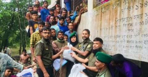 কোম্পানীগঞ্জে বন্যার্তদের মাঝে আনসার বাহিনীর খাদ্য সহায়তা প্রদান