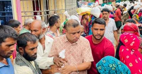 বন্যার্তদের পাশে কোম্পানীগঞ্জ আ’লীগ নেতা আব্দুল আলী