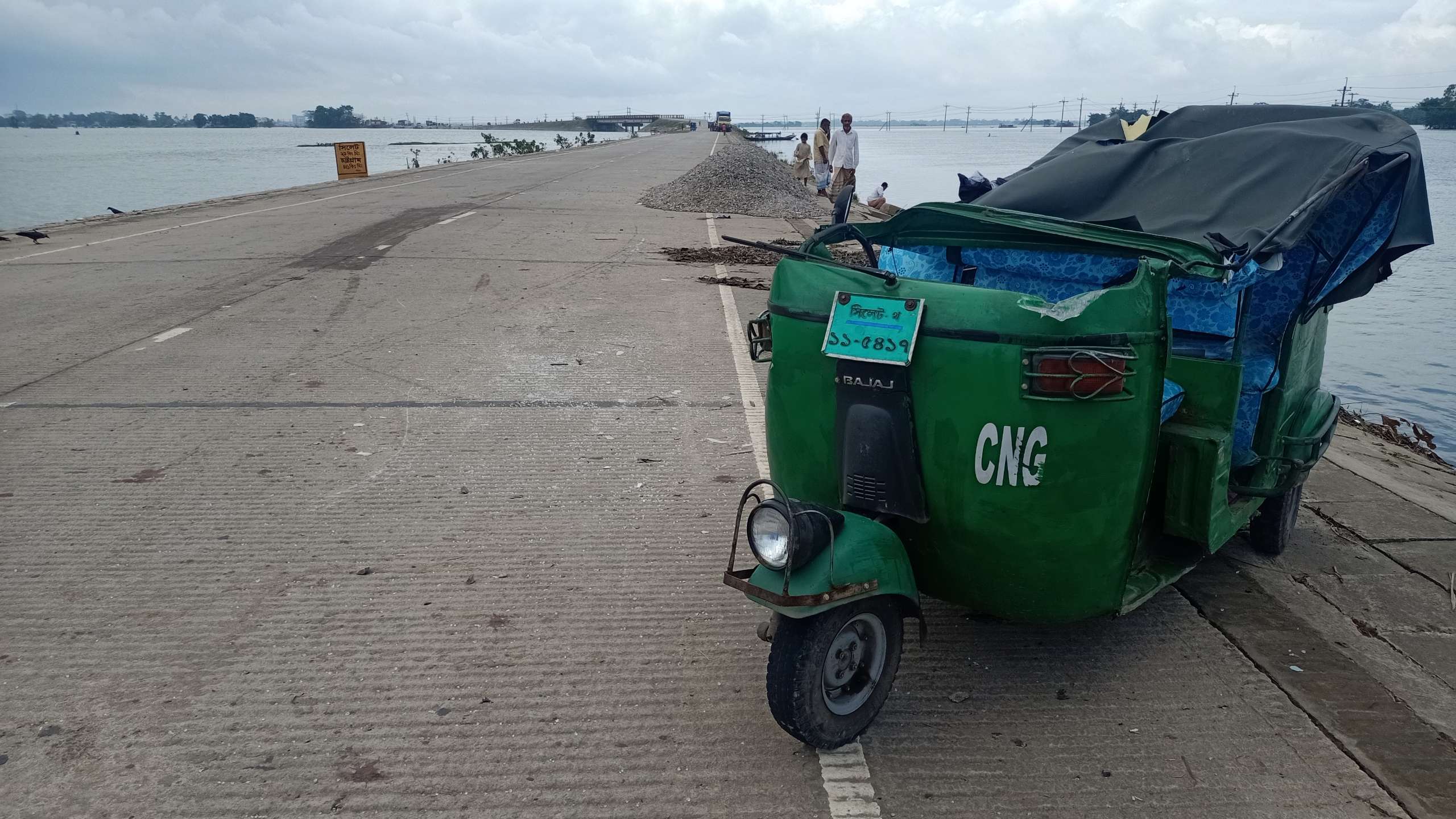 সিলেটের কোম্পানীগঞ্জে ট্রাক চাপায় মা-ছেলের মৃত্যু