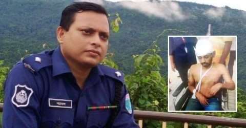 চোখের সামনে শিক্ষক নির্যাতন: হৃদয়ে রক্তক্ষরণ বন্ধ করা যাবে?
