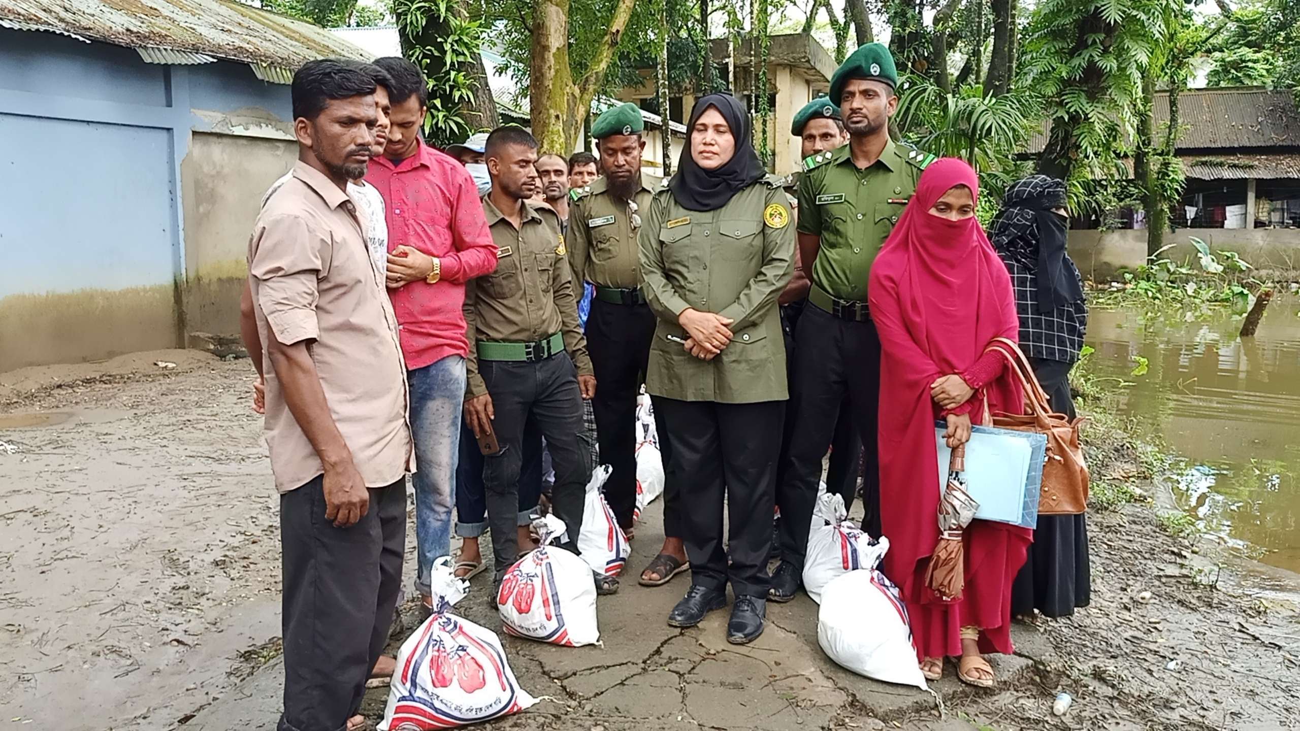 কোম্পানীগঞ্জে আনসার ভিডিপি সদস্যদের খাদ্য সহায়তা প্রদান