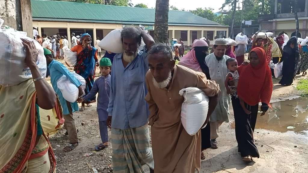 বন্যায় ক্ষতিগ্রস্ত মানুষের পাশে তালামীযে ইসলামিয়া