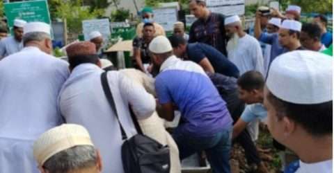 চির নিদ্রায় শায়িত আকবর আলী খান