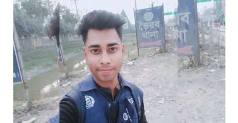 প্রেমিকার কাছে পুলিশ প্রমাণ করতে গিয়ে প্রেমিক শ্রীঘরবাস