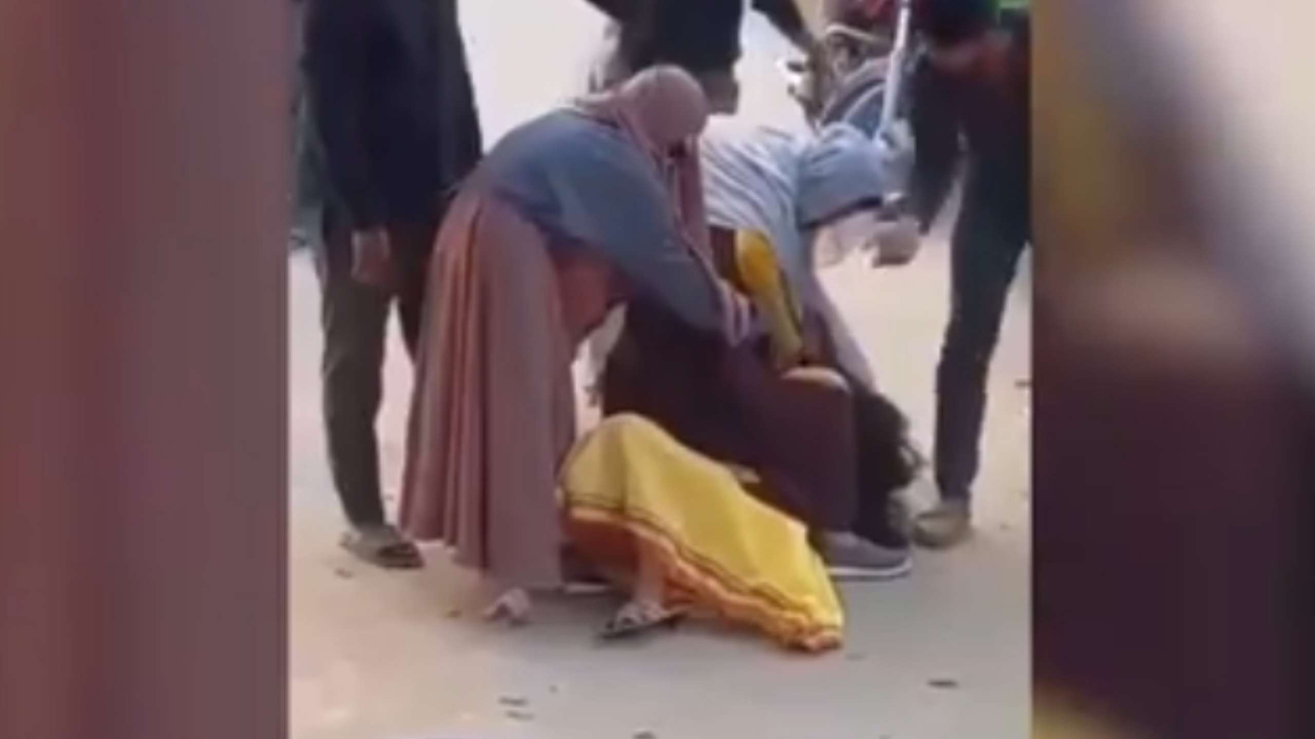 এক প্রেমিক নিয়ে ৪ তরুণীর চুলোচুলি, ভিডিও ভাইরাল