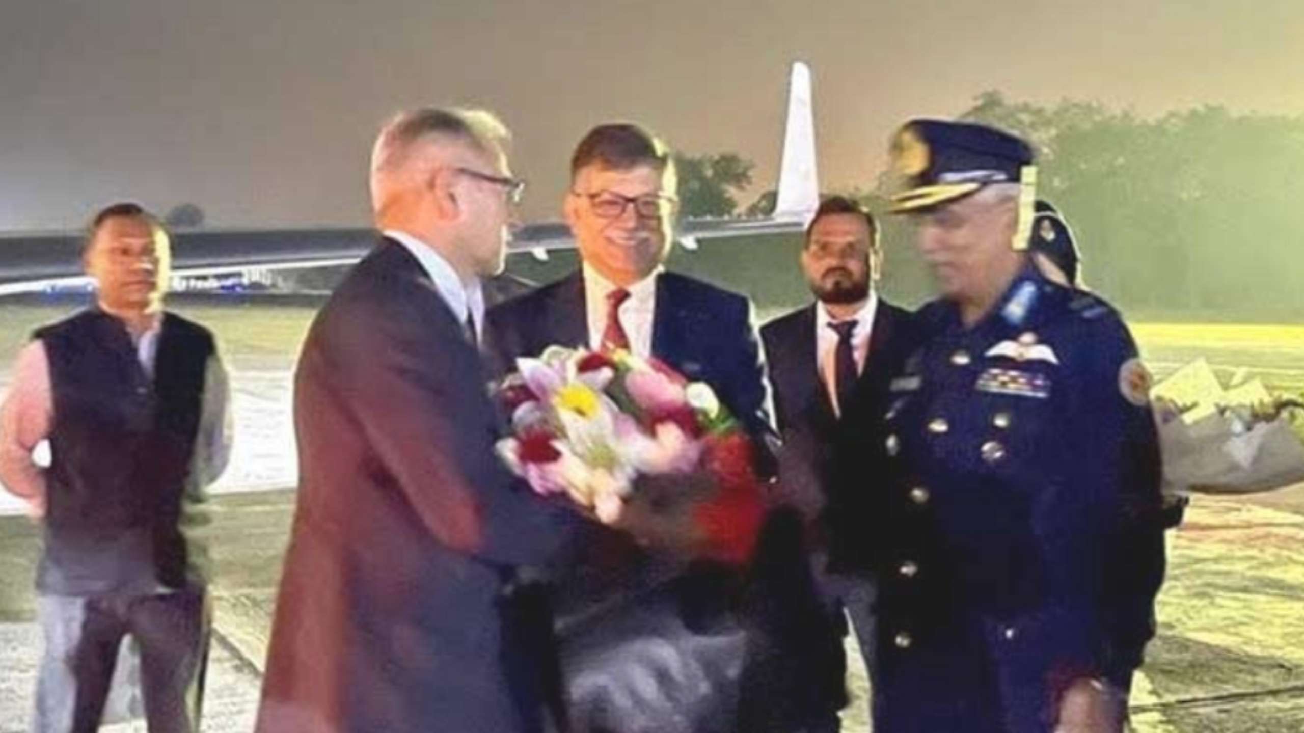 ঢাকায় এসেছেন ভারতের পররাষ্ট্র সচিব বিনয় কোয়াত্রা
