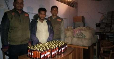 কোম্পানীগঞ্জে মদের চালান সহ একজনকে আটক করলেন ডিবি পুলিশ অফিসার রফিক