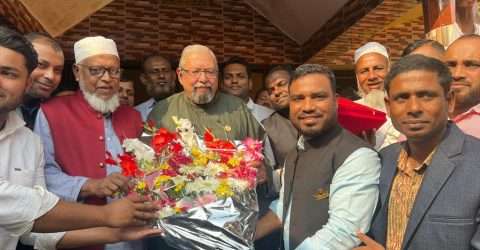 মন্ত্রী ইমরান আহমদের সাথে যুবলীগ নেতা হানিফের শুভেচ্ছা বিনিময়